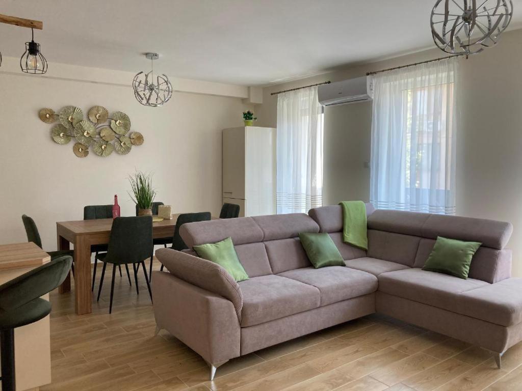 Noemi Apartman Apartment Hajduszoboszlo Exterior photo